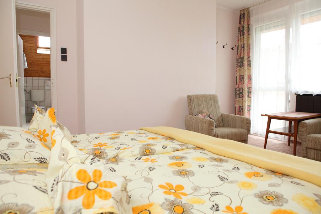Viola House Hotel Heviz Room photo